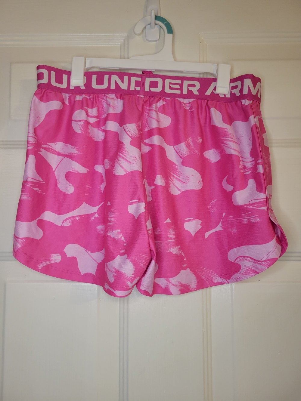 Under Armour Pink Camo Girl's Performance Shorts - Picture 8 of 8